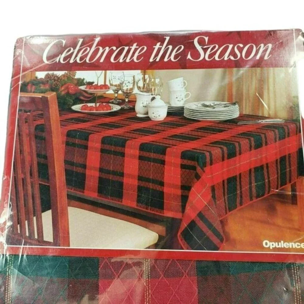 Christmas Tablecloth Green Red Gold Metallic 52 x 70 Rectangle Fabric Holiday Nw